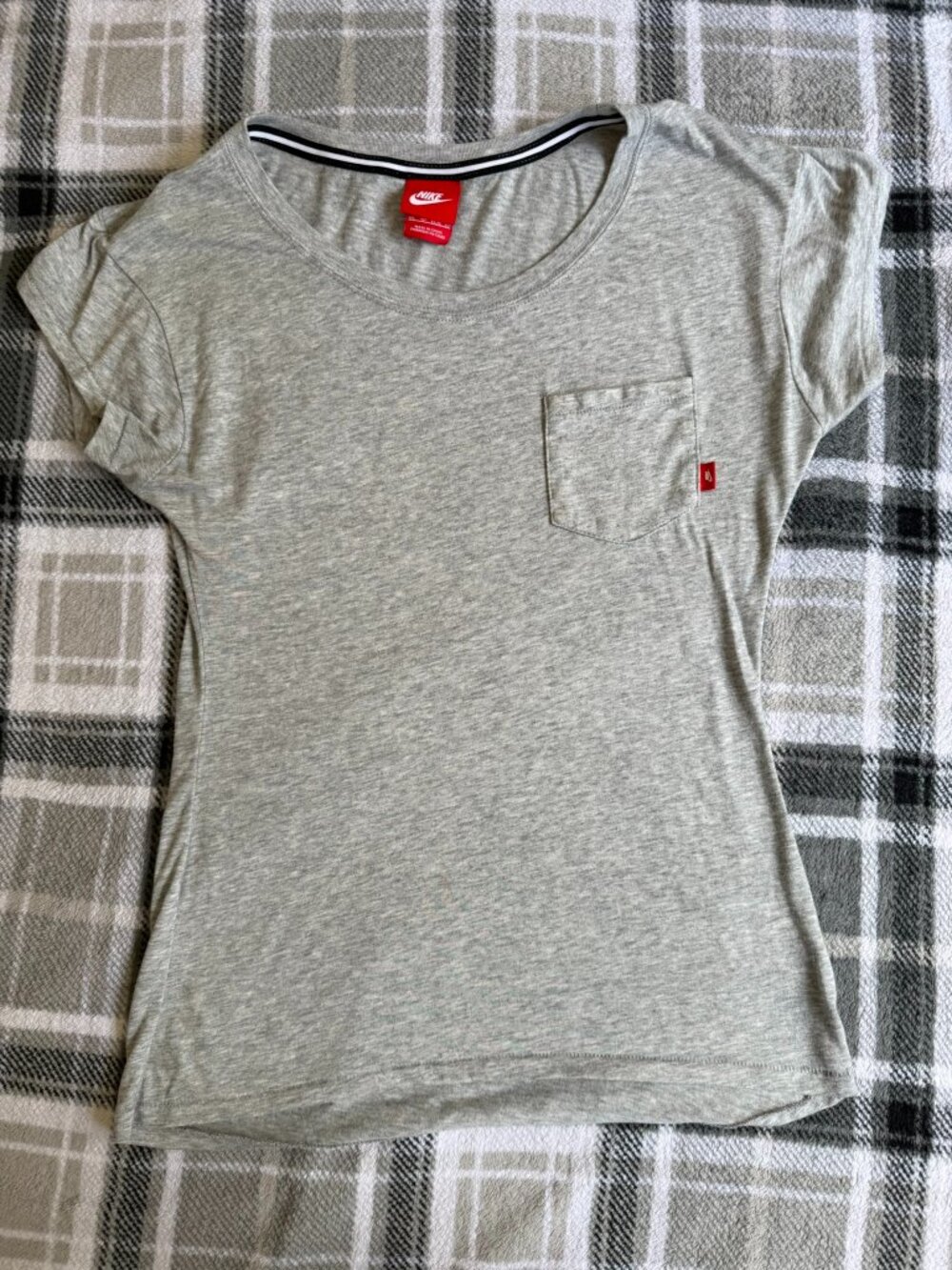 Nike Womens Pocket Tee Gray Heather Short Sleeve Athletic T-Shirt Size XS